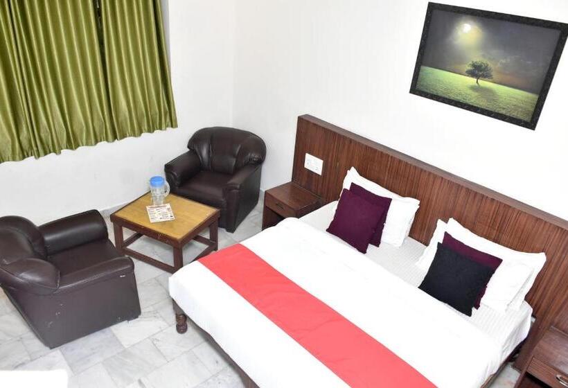 Номер Стандарт, Paramod Palace