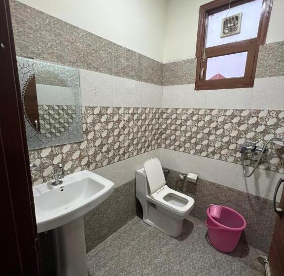 غرفة إقتصادية, The Crown , Top Rated & Most Awarded Property In Chandigarh, Zirakpur & Tricity