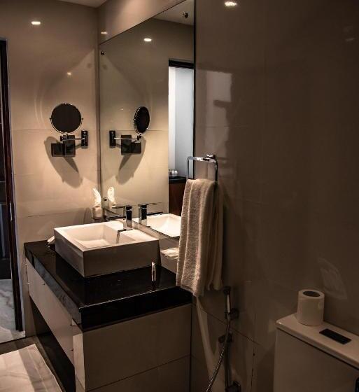 غرفة ديلوكس, The Pharo