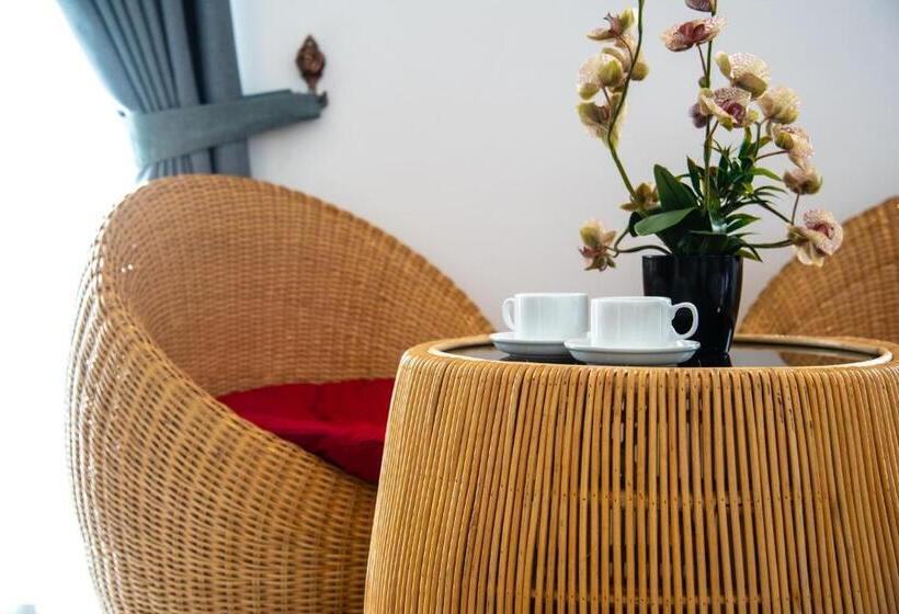 غرفة ديلوكس, The Pharo