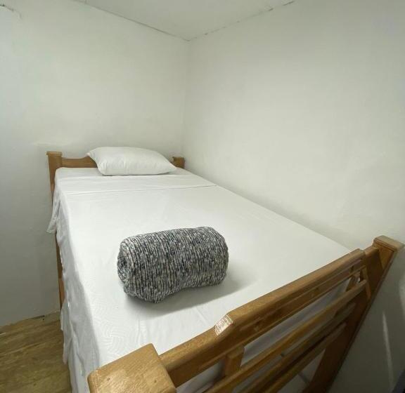 이코노미 쿼드러플룸(공용 화장실), Origen Hostel Jardín