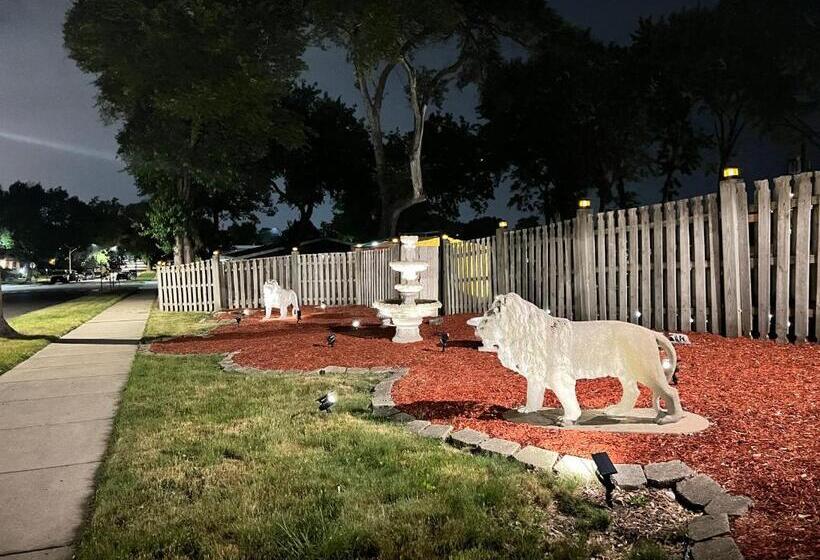 تختخواب در اتاق مشترک, Pill Hill Mansion