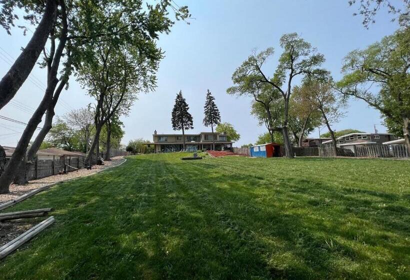 تختخواب در اتاق مشترک, Pill Hill Mansion