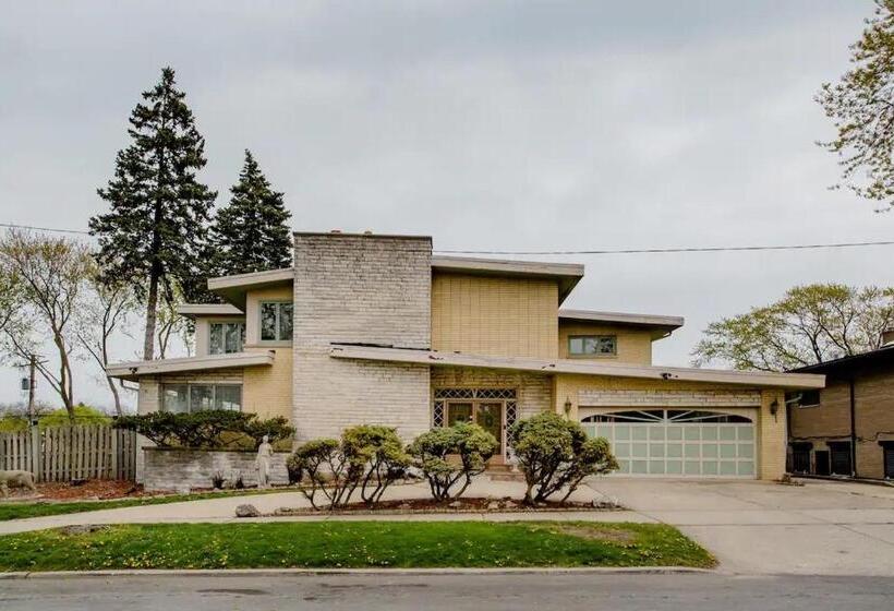 تختخواب در اتاق مشترک, Pill Hill Mansion