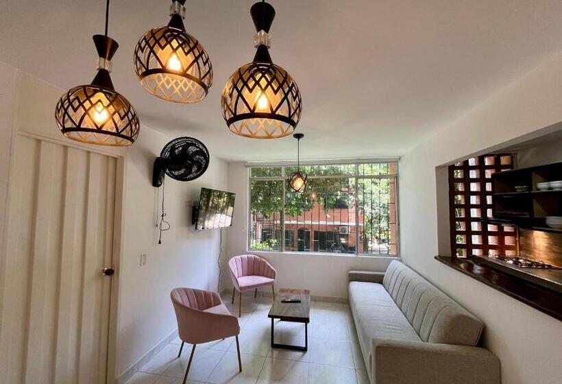 آپارتمان لوکس 2 خوابه, Apartahotel Rosedal