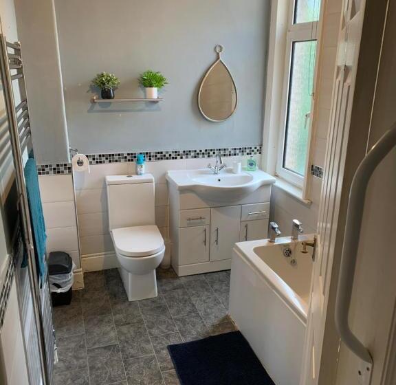 اتاق لوکس خانوادگی, Sam’z Boutique