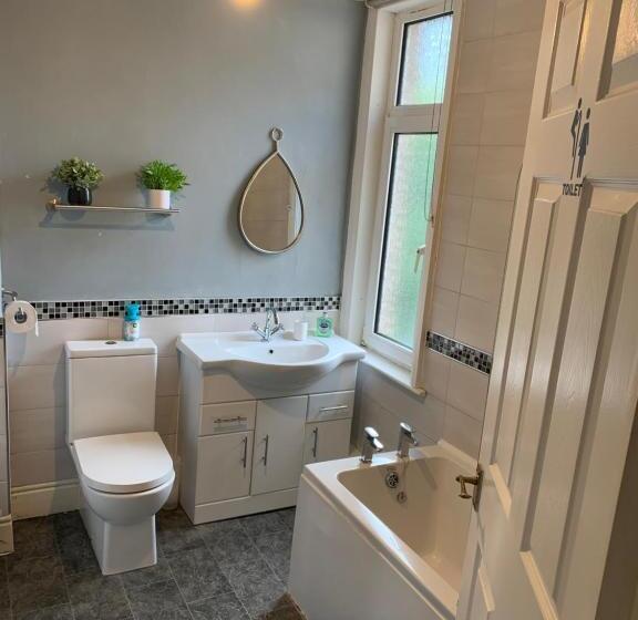 اتاق لوکس خانوادگی, Sam’z Boutique