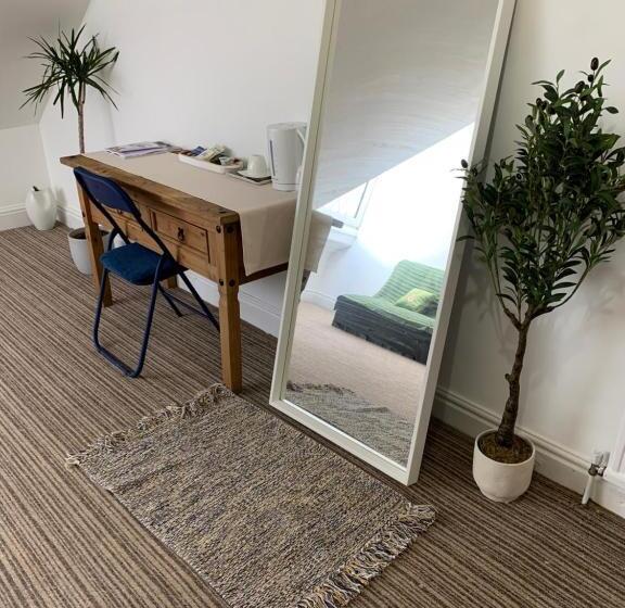 اتاق لوکس خانوادگی, Sam’z Boutique