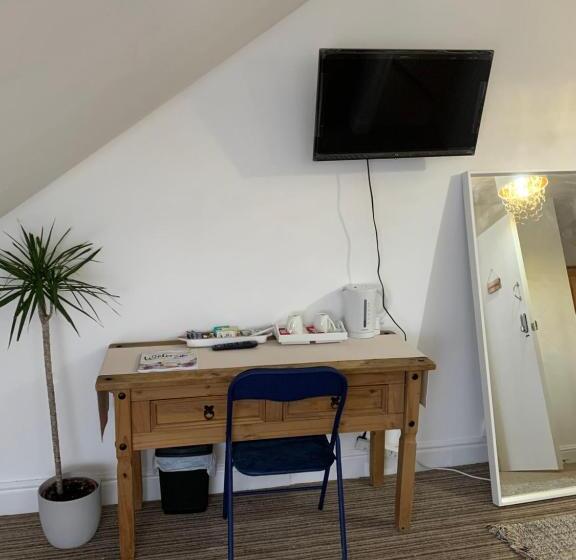 اتاق لوکس خانوادگی, Sam’z Boutique