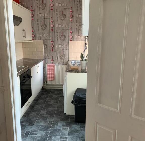 اتاق لوکس, Sam’z Boutique