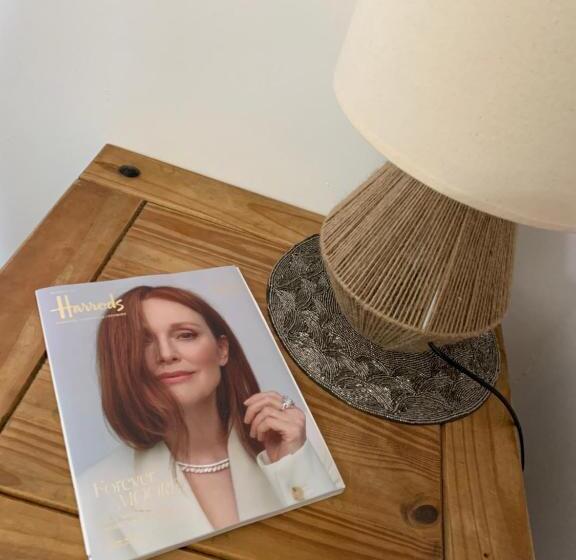 اتاق لوکس خانوادگی, Sam’z Boutique