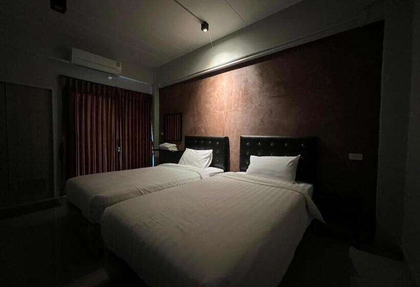 Standart Oda, Boonjaras House บุญจรัส เฮ้าส์