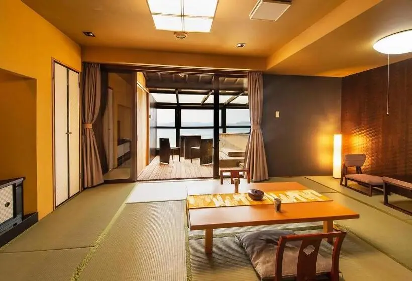 Standard Neljän Hengen Huone Merinäkymä, 宵待ちの宿 萩一輪