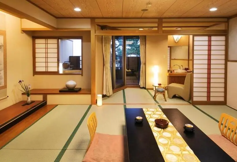 Standard Neljän Hengen Huone, 宵待ちの宿 萩一輪