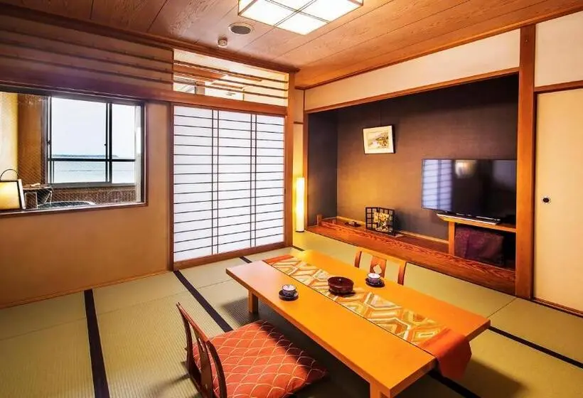Standard Neljän Hengen Huone, 宵待ちの宿 萩一輪