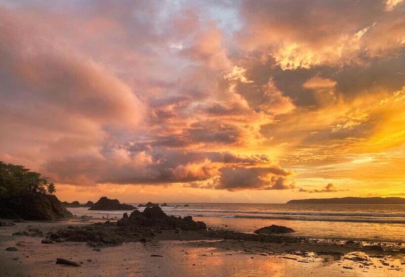 بنجلو سوبيريور, Brahman Bungalows On Pavones Point