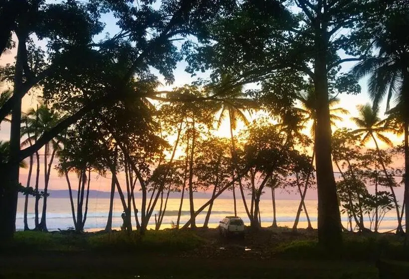 デラックスバンガロー, Brahman Bungalows On Pavones Point