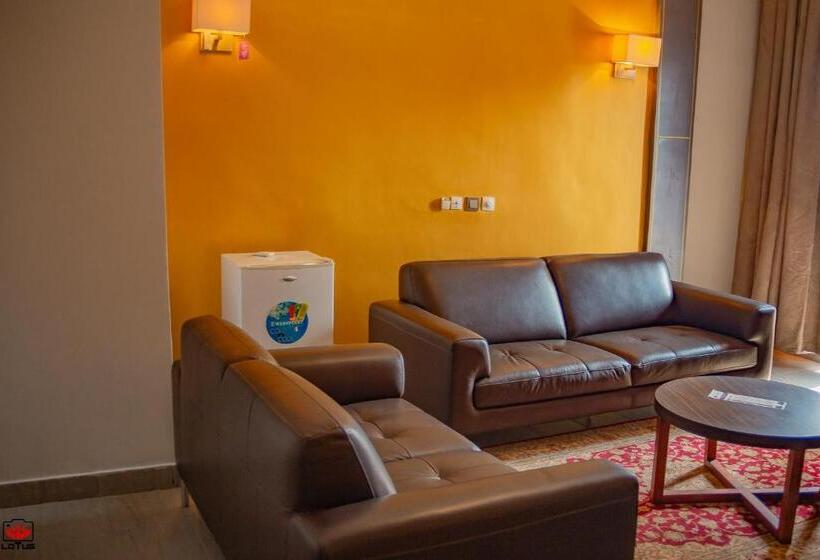 سوییت, Mayombe Arena