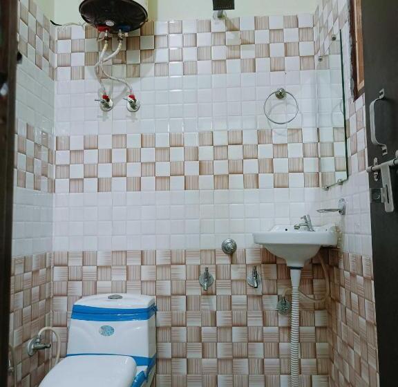 חדר קלאסי לשלושה, Oyo D Ekant