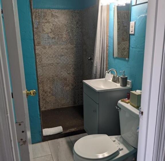 غرفة قياسية مطلّة علي حمام السباحة, Riverboat Inn & Suites