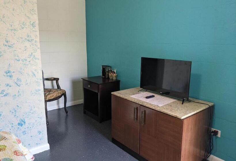 غرفة قياسية مطلّة علي حمام السباحة, Riverboat Inn & Suites