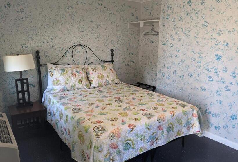 غرفة قياسية مطلّة علي حمام السباحة, Riverboat Inn & Suites