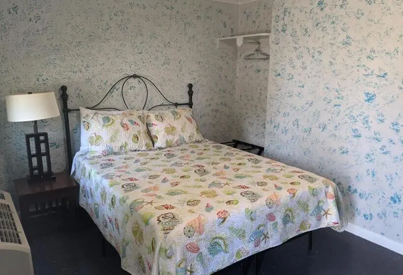 プールビュースタンダードルーム, Riverboat Inn & Suites