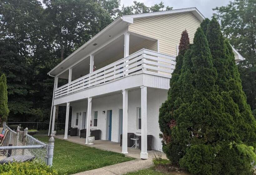 غرفة قياسية مطلّة علي حمام السباحة, Riverboat Inn & Suites