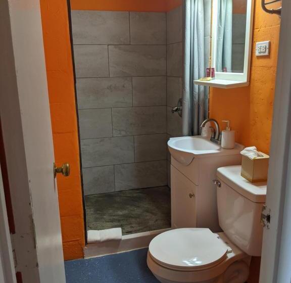 غرفة قياسية مطلّة علي حمام السباحة, Riverboat Inn & Suites