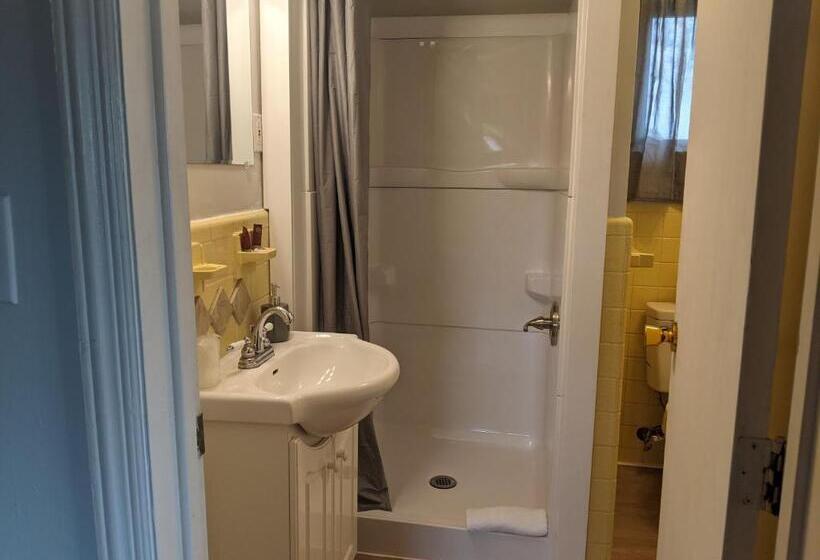 キングサイズベッドのスイートルーム, Riverboat Inn & Suites