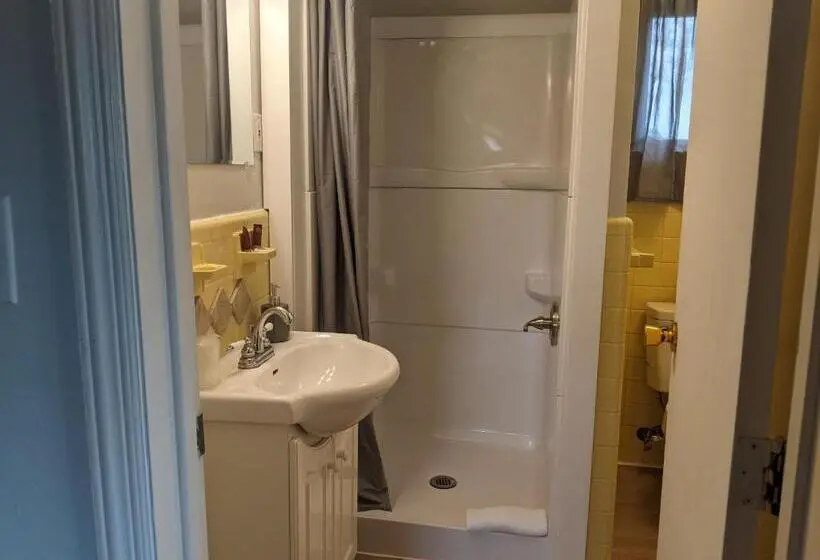 キングサイズベッドのスイートルーム, Riverboat Inn & Suites