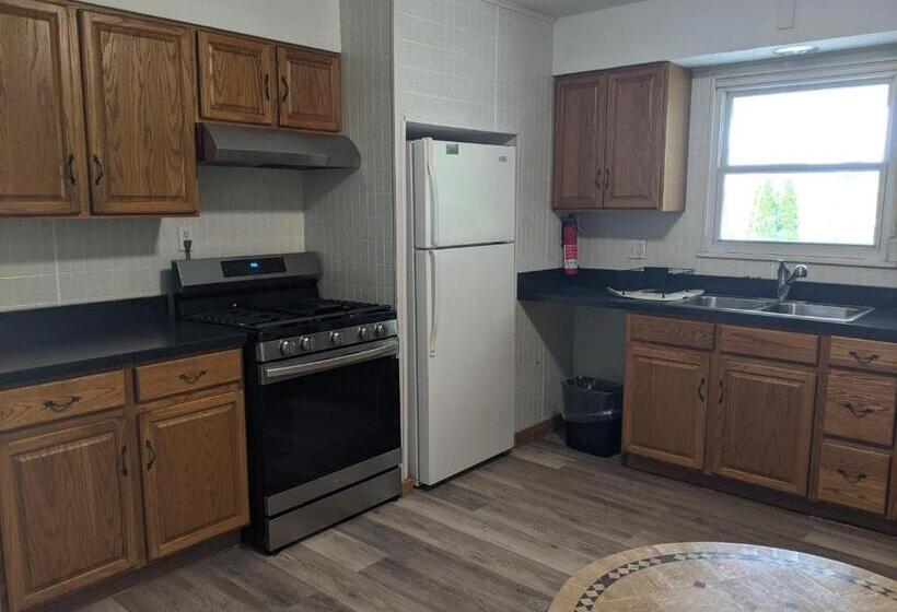 جناح سرير كينج, Riverboat Inn & Suites