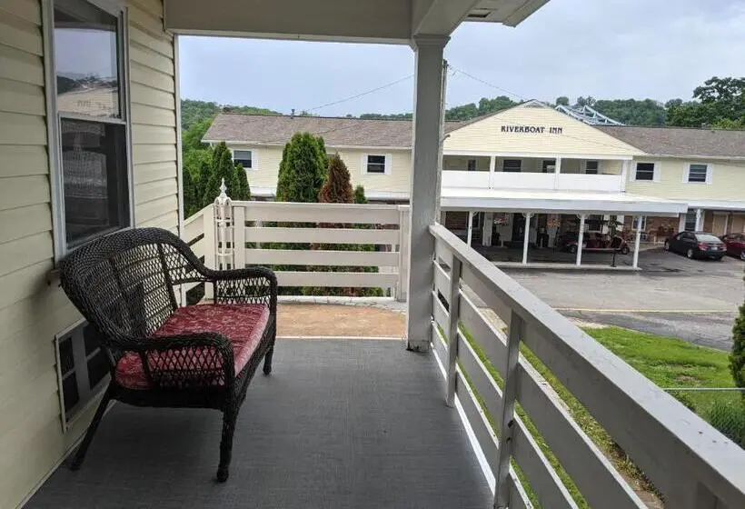 キングサイズベッドのスイートルーム, Riverboat Inn & Suites