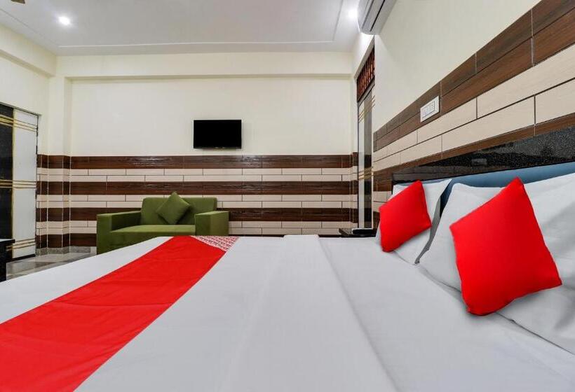 Трехместный Номер Классика, Oyo Flagship Hotel The Kailash