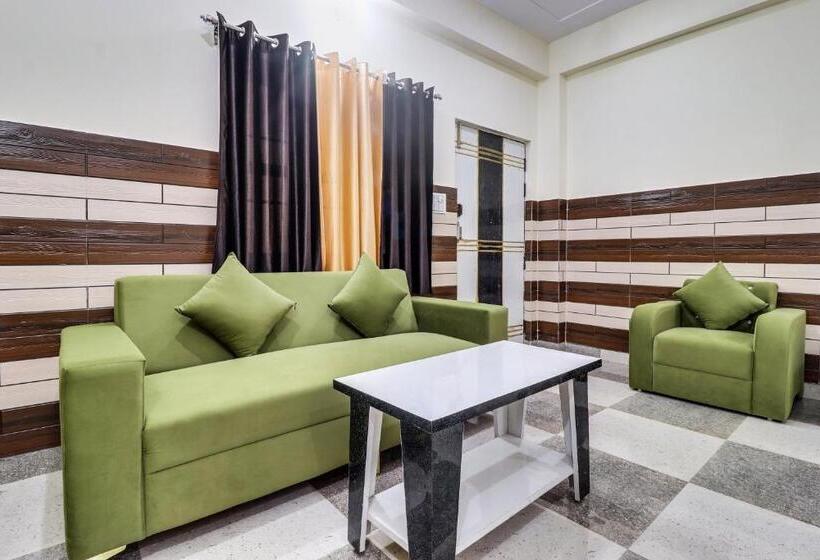 Трехместный Номер Классика, Oyo Flagship Hotel The Kailash
