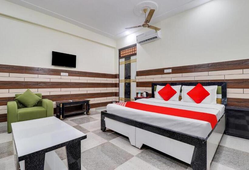 Трехместный Номер Классика, Oyo Flagship Hotel The Kailash
