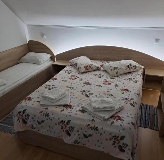 اتاق استاندارد سه نفره, Casa Nuria
