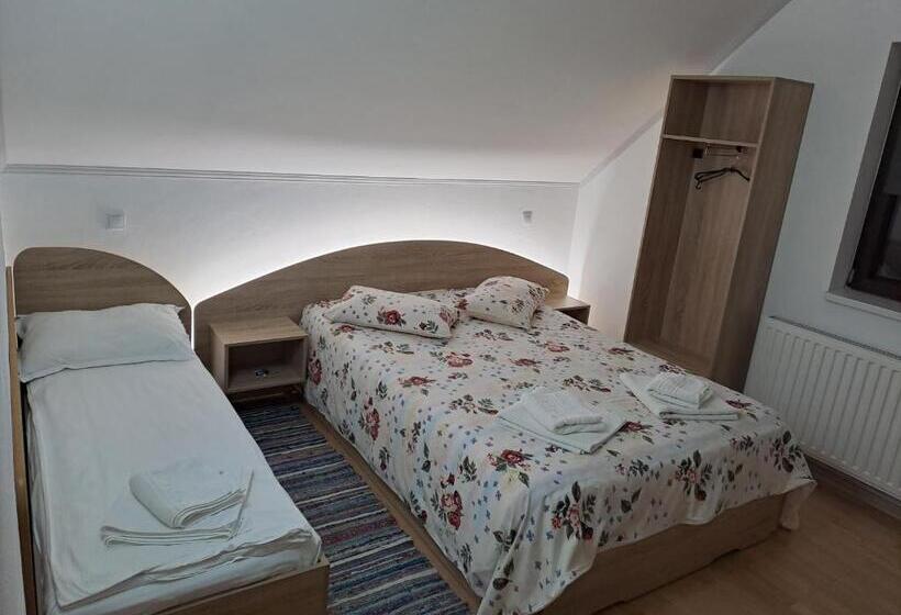 اتاق استاندارد سه نفره, Casa Nuria