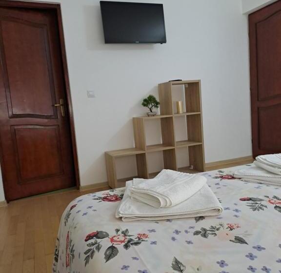 اتاق استاندارد سه نفره, Casa Nuria