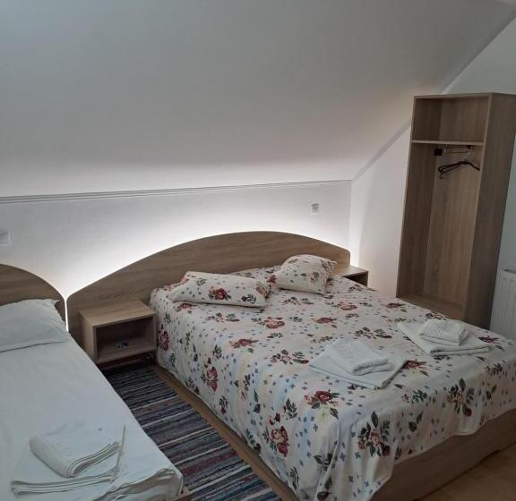 اتاق استاندارد سه نفره, Casa Nuria