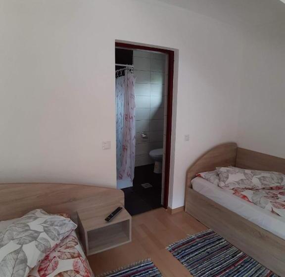 Standard Triple Room with Terrace, Casa Nuria