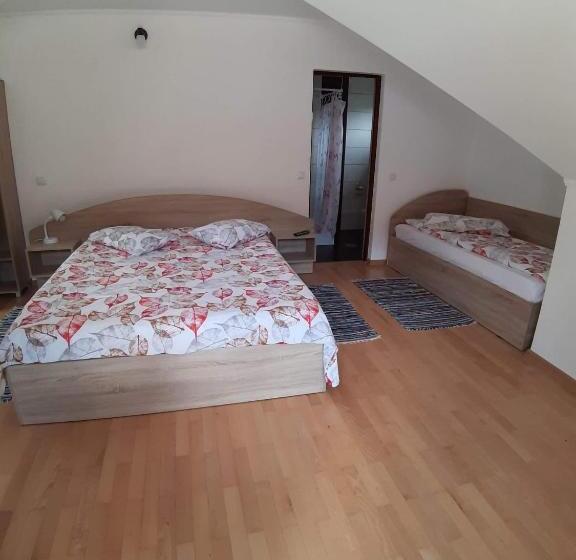 Standard Triple Room with Terrace, Casa Nuria