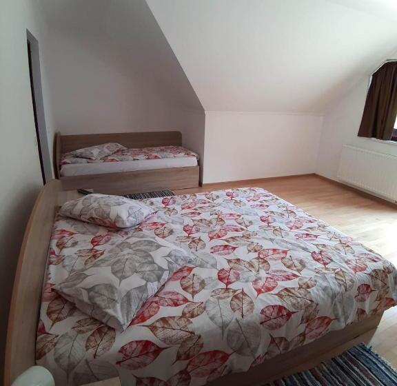 Standard Triple Room with Terrace, Casa Nuria