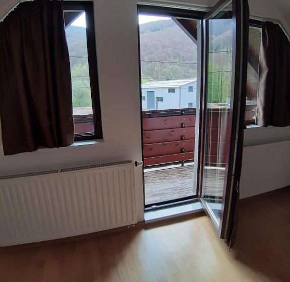 Standard Triple Room with Terrace, Casa Nuria