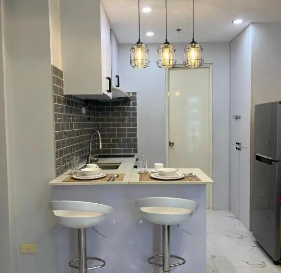 آپارتمان 1 خوابه, Chic, Modern , Minimalist Design At The Loop Condo Tower