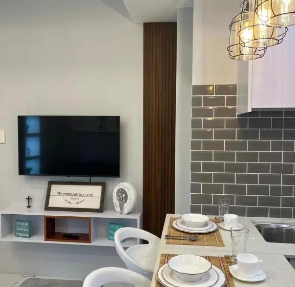 آپارتمان 1 خوابه, Chic, Modern , Minimalist Design At The Loop Condo Tower