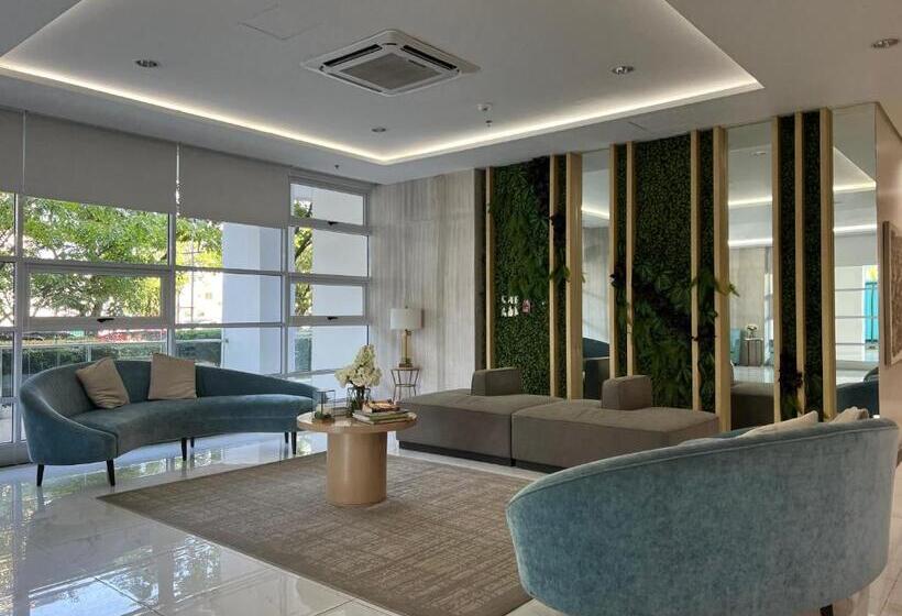 带1个卧室的公寓, Chic, Modern , Minimalist Design At The Loop Condo Tower