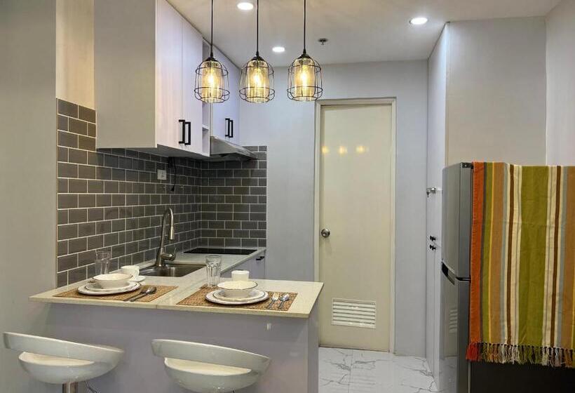 Apartamento 1 Quarto, Chic, Modern , Minimalist Design At The Loop Condo Tower