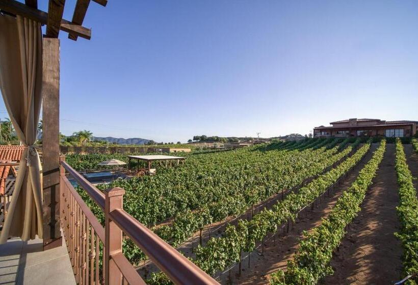 Люкс с Балконом, Emmalu Hotel Boutique