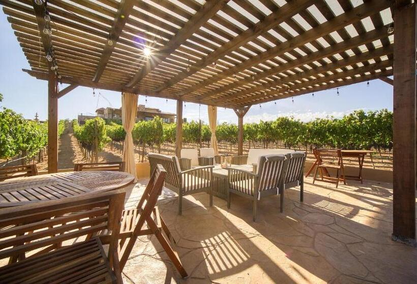 Люкс с Балконом, Emmalu Hotel Boutique